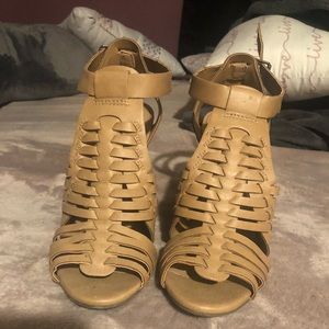 Nude wedges